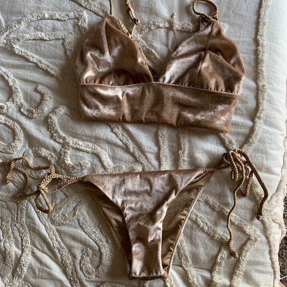 Frankie's Bikinis Elsa Top and Knox Bottom SOLD - Picture 6 of 7